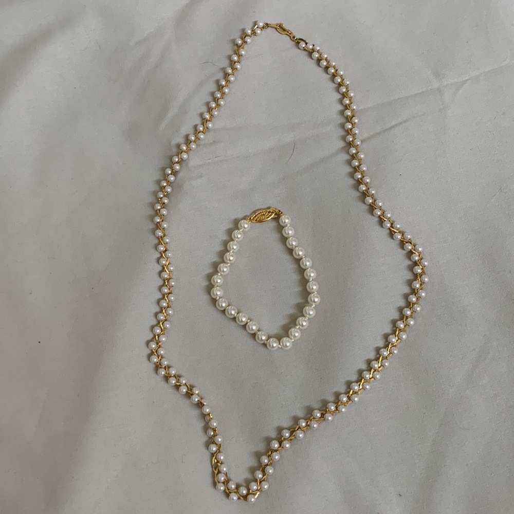 Pearl necklace bracelet set